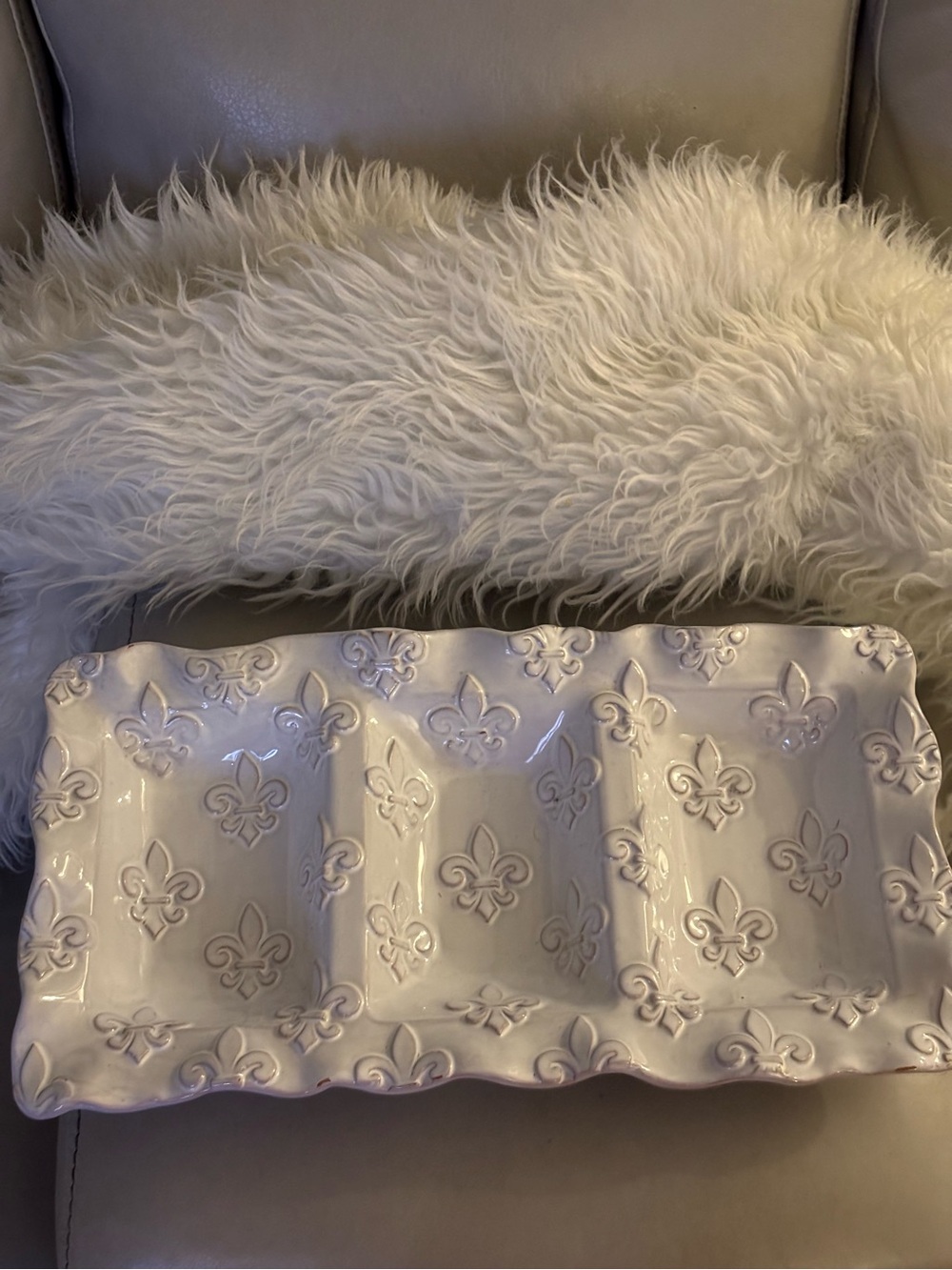 Mud Pie White Glazed Pottery Fleur de Lis Serving Snack Dip Tray Like New